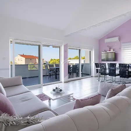 Holiday home Lovely In Brodarica With House Sea View *