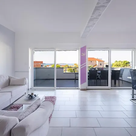 Hébergement de vacances Lovely In With House Sea View *