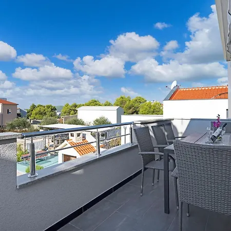 Holiday home Lovely In Brodarica With House Sea View
